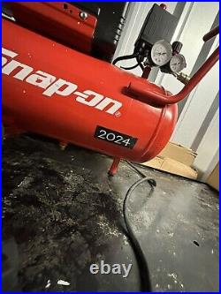 Snap On Tools 24L Litre Compressor 240v 2.0HP Red Oil Lubricated 8 / 116 Bar/psi