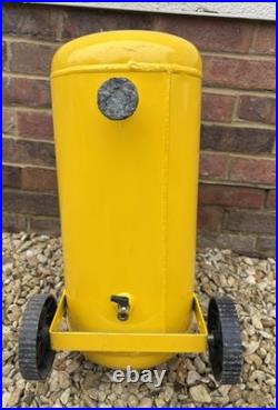 Stanley Air Compressor, with lines and tools, 24 Litre, 1.5 HP, 8 Bar Pressure